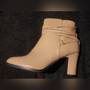 White Mountain Tan Ankle Boots